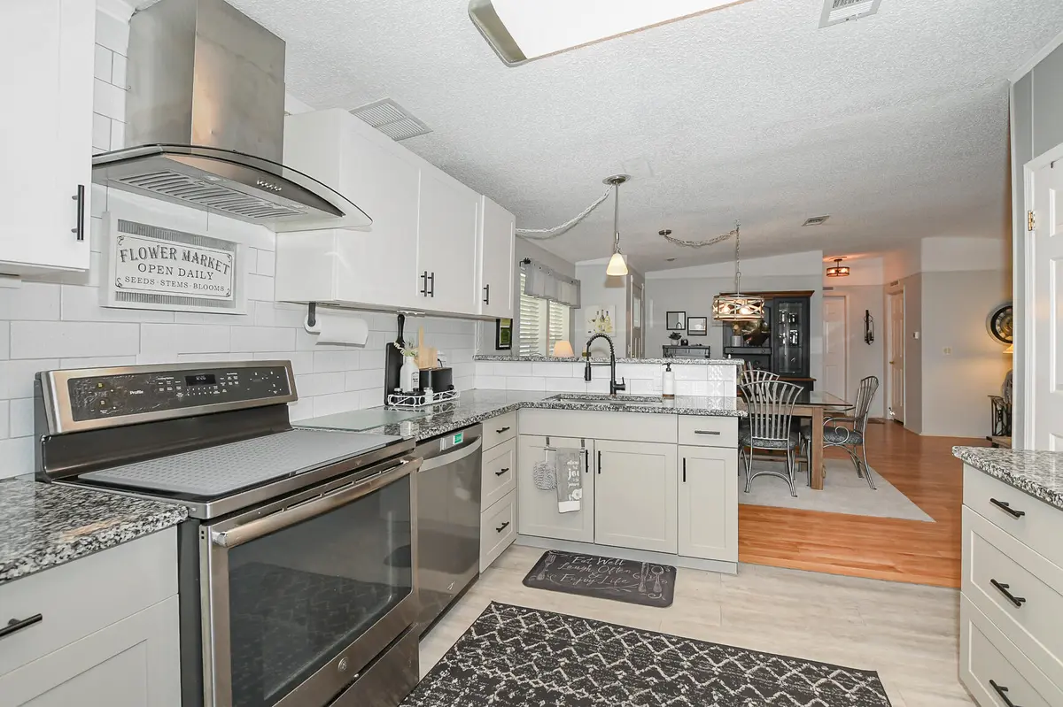 Modern Stainless Steal Range Hood at 8009 Meadowlark Lane, Port St. Lucie