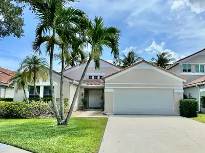 386 Carrington Drive, Weston – Single Family Residence for sale