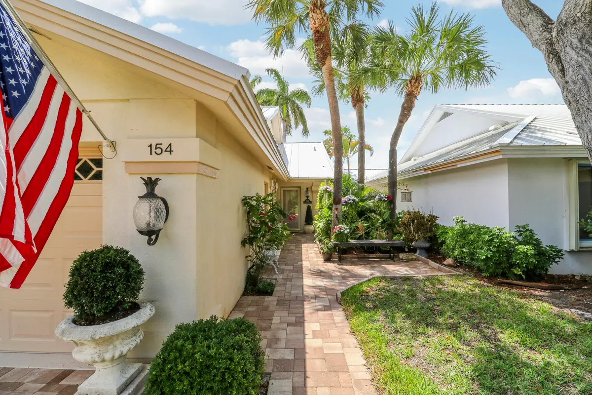 Beautiful Curb Appeal at 154 Sandbar Drive, Jupiter