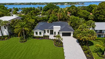 11 Middle Road, Sewalls Point – sold