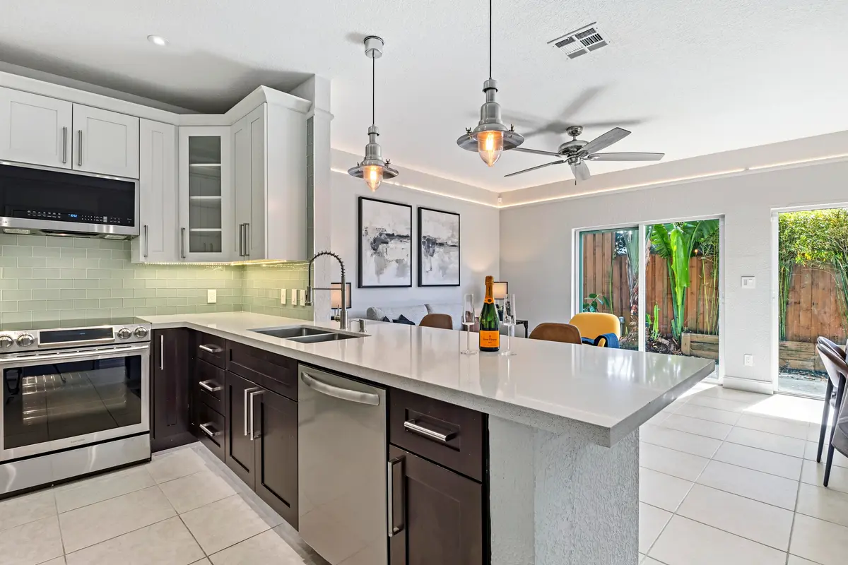R_F019 at 1741 NE 4th Avenue F5, Fort Lauderdale