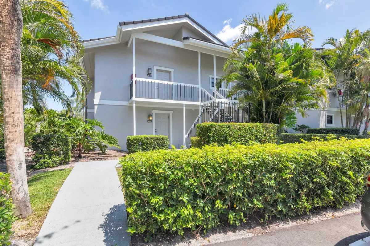 low-3 at 11863 Wimbledon Circle 501/500, Wellington