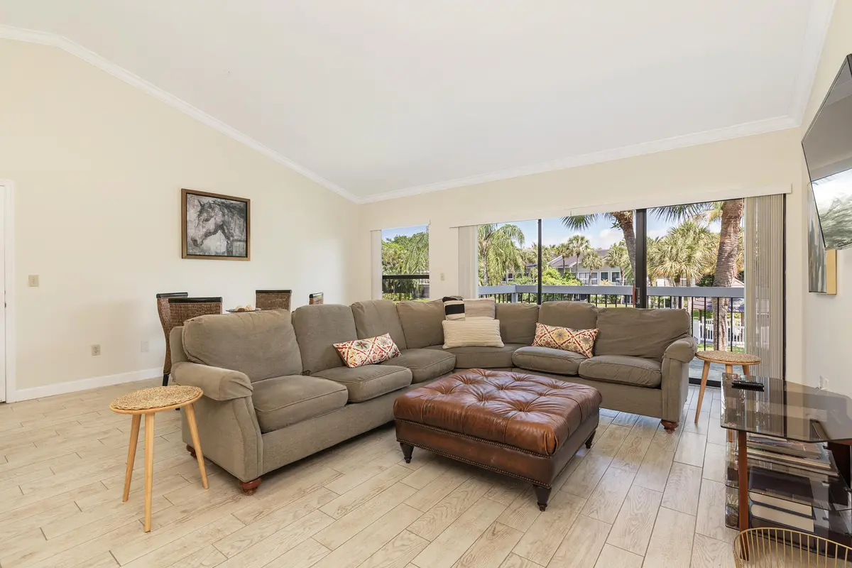 low-4 at 11863 Wimbledon Circle 501/500, Wellington
