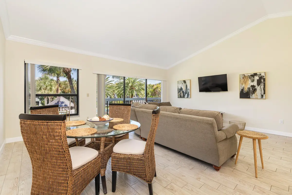 low-5 at 11863 Wimbledon Circle 501/500, Wellington