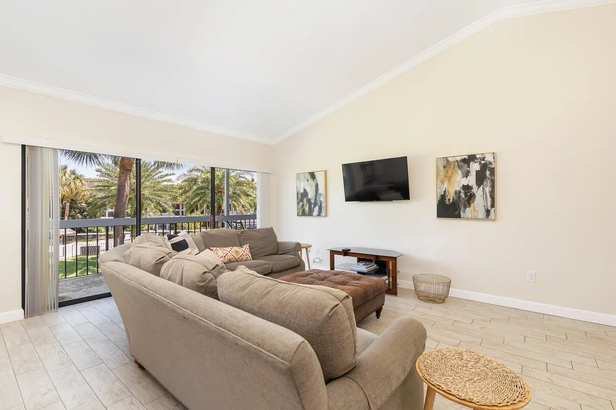 low-6 at 11863 Wimbledon Circle 501/500, Wellington