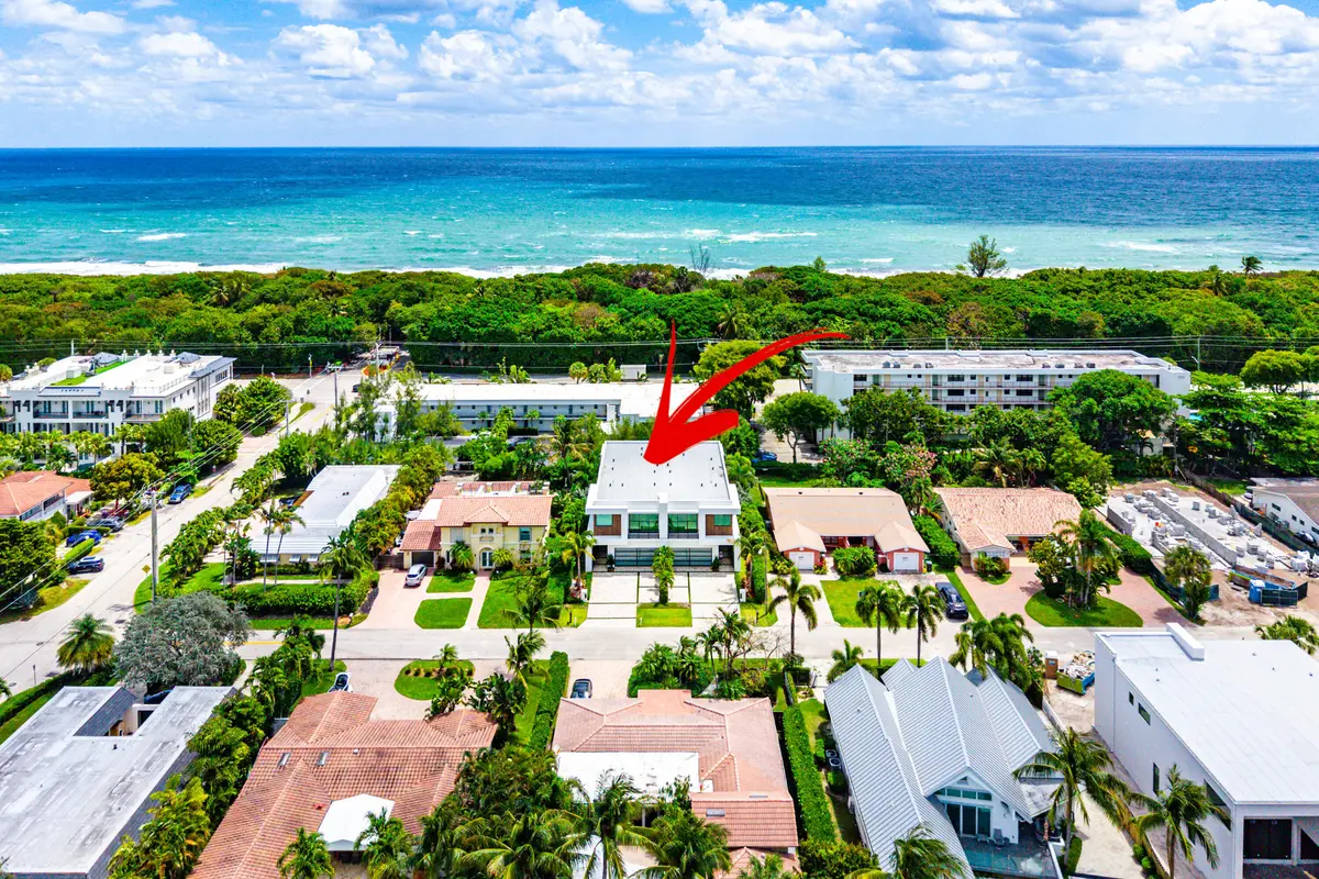 062-320NortheastWavecrestWay-BocaRaton-F at 320 NE Wavecrest Way, Boca Raton