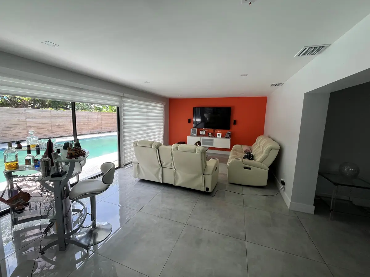 Fot TV2 at 6800 SW 7th Place, North Lauderdale