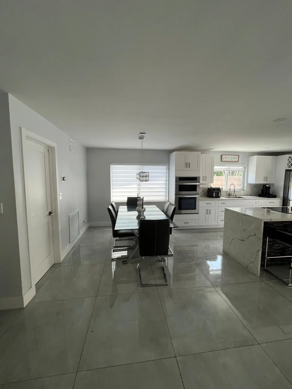 foto dinning at 6800 SW 7th Place, North Lauderdale