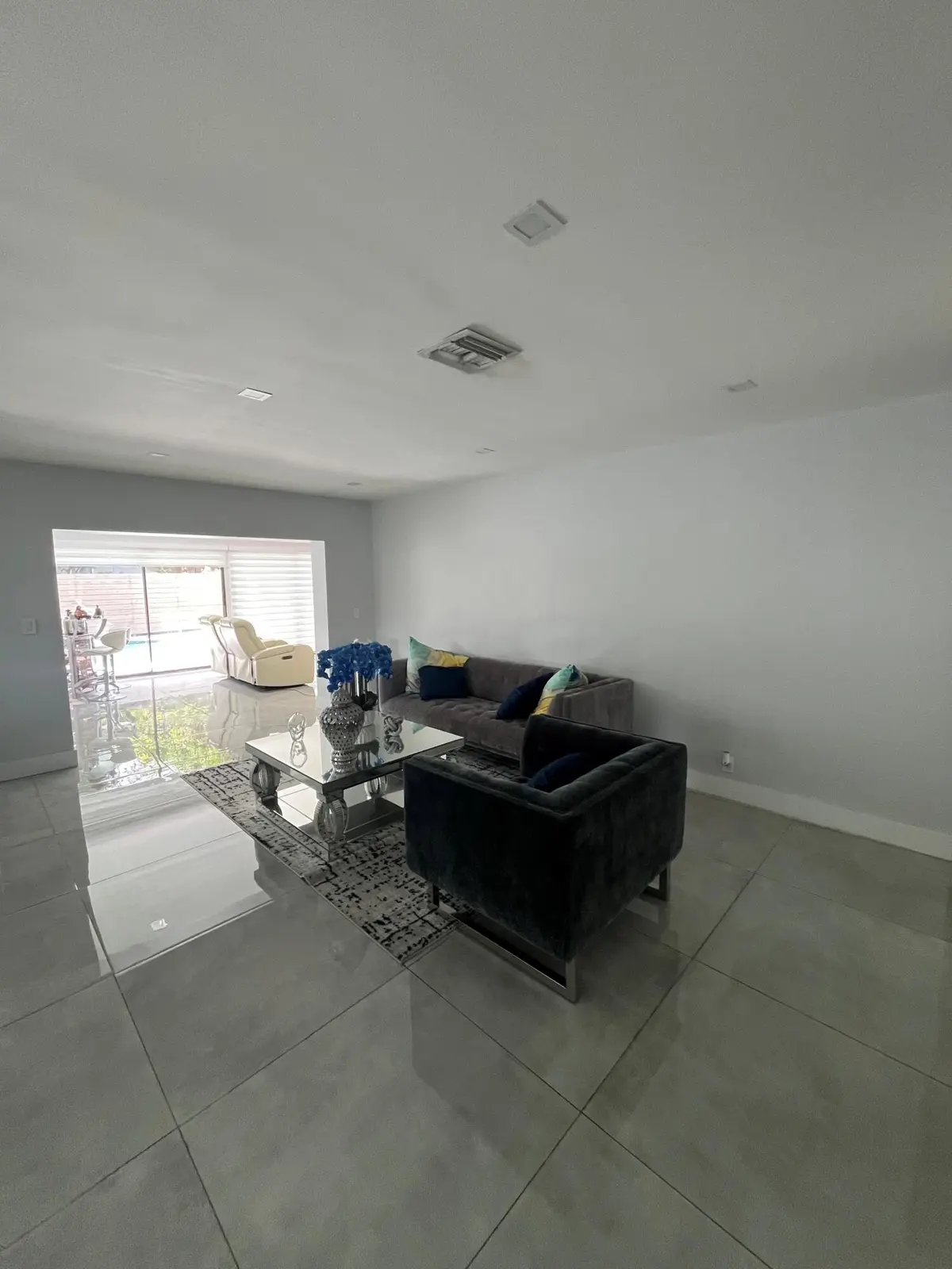 foto sala at 6800 SW 7th Place, North Lauderdale