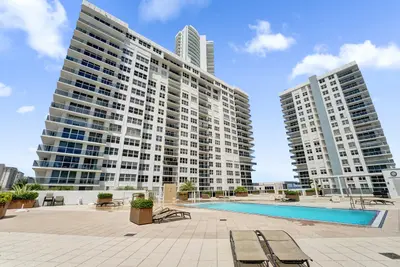 2751 S Ocean Drive 302s, Hollywood – sold
