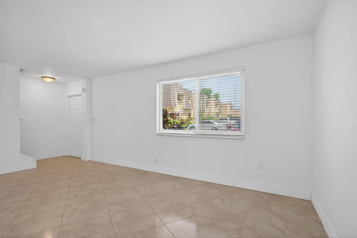 6-web-or-mls-5646-7673 at 5646 Blueberry Court 23, Lauderhill