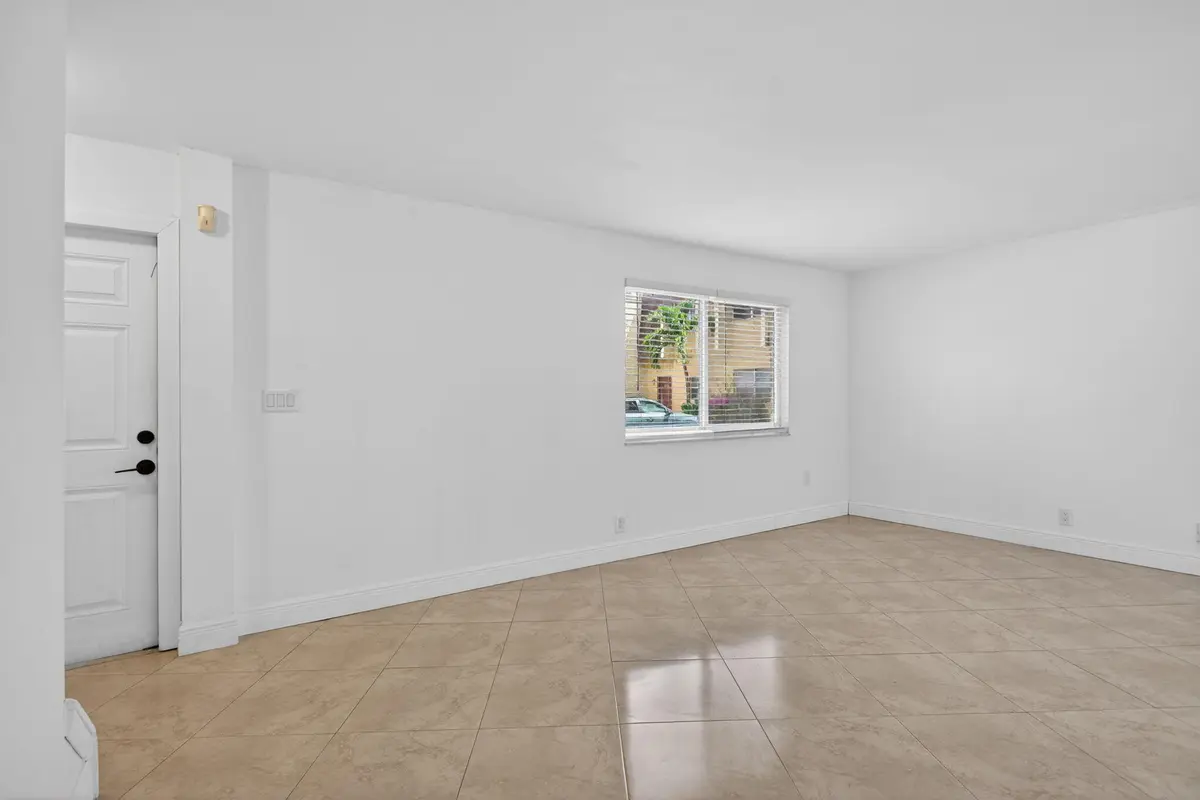 7-web-or-mls-5646-7678 at 5646 Blueberry Court 23, Lauderhill