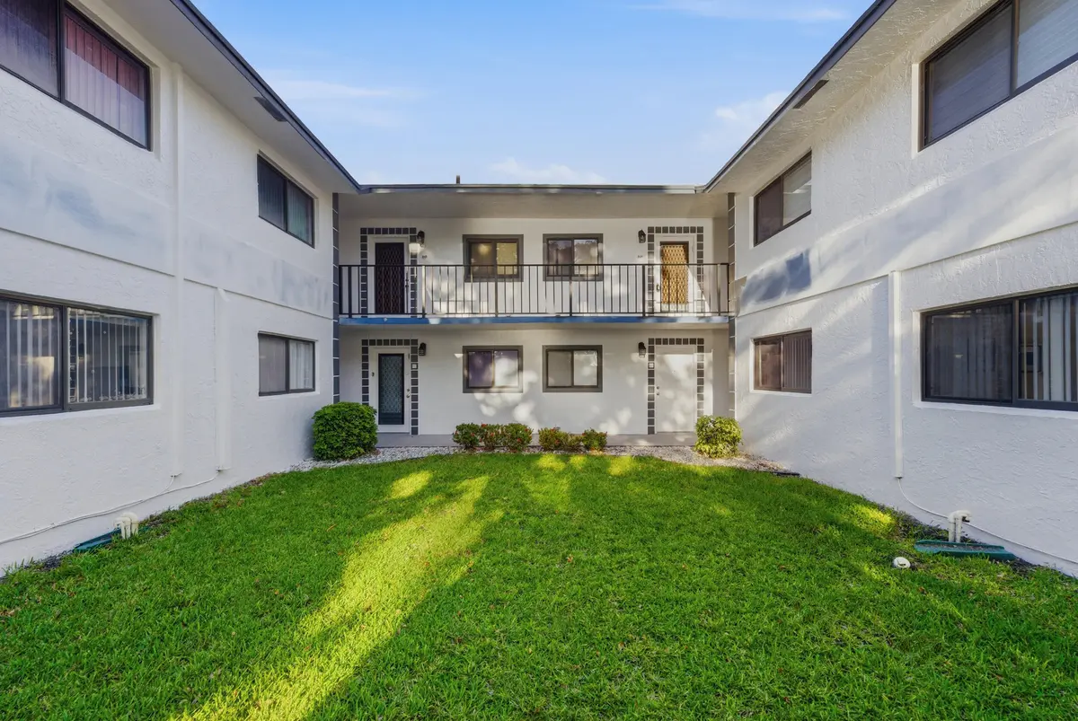 1__d4s8826 at 15301 Pembridge Avenue 44, Delray Beach