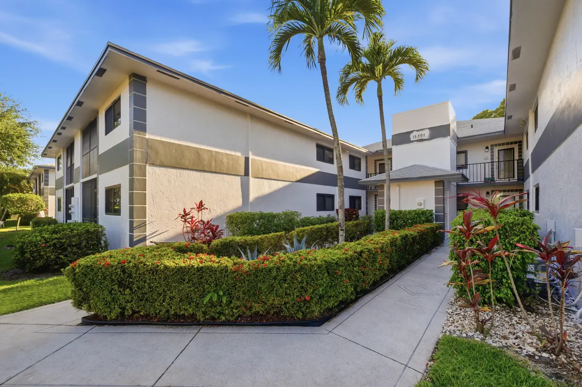 2__d4s8821 at 15301 Pembridge Avenue 44, Delray Beach