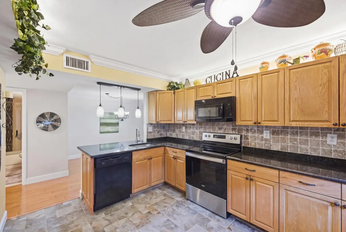 6__d4s8721 at 15301 Pembridge Avenue 44, Delray Beach