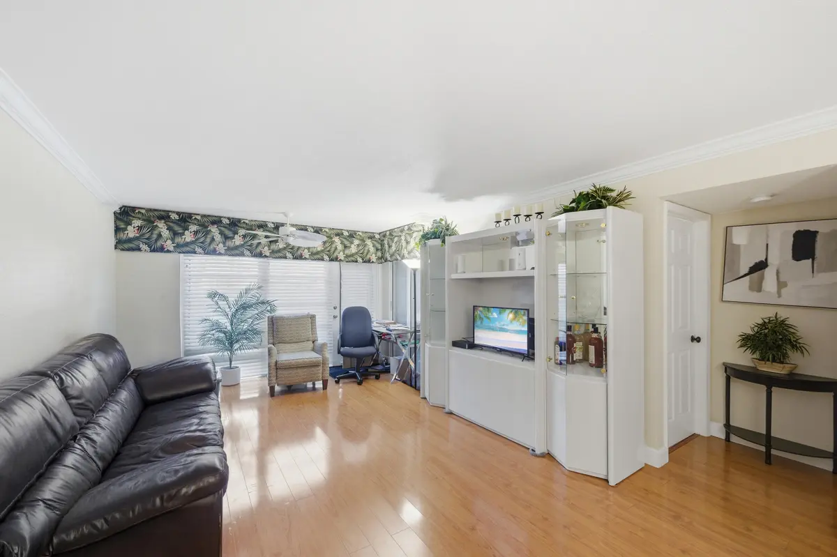 8__d4s8746 at 15301 Pembridge Avenue 44, Delray Beach