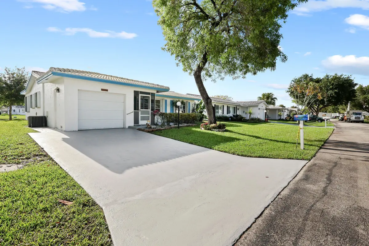 1124 NW 90th Way, Plantation, FL – photo 3