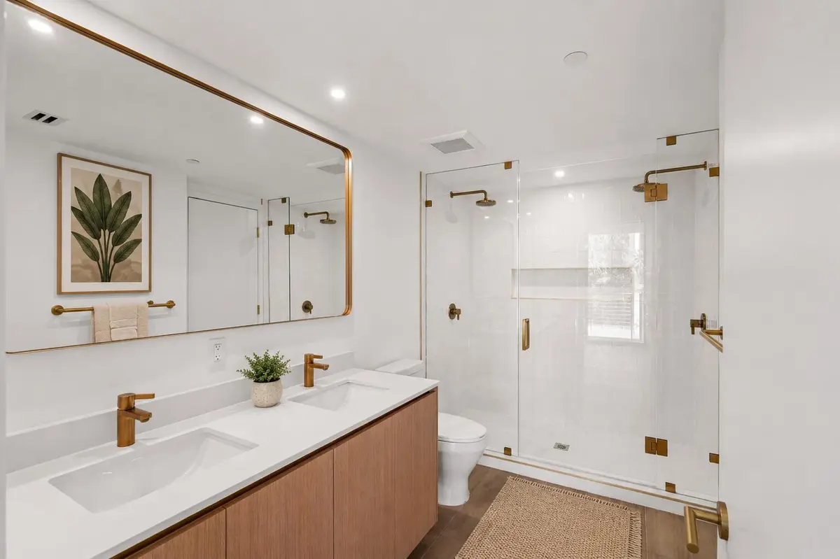 bathroom:angle at 90 NE 32nd Street 306, Miami