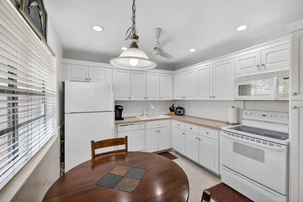 8-web-or-mls-5D1A7712 at 127 Lake Gloria Drive, West Palm Beach