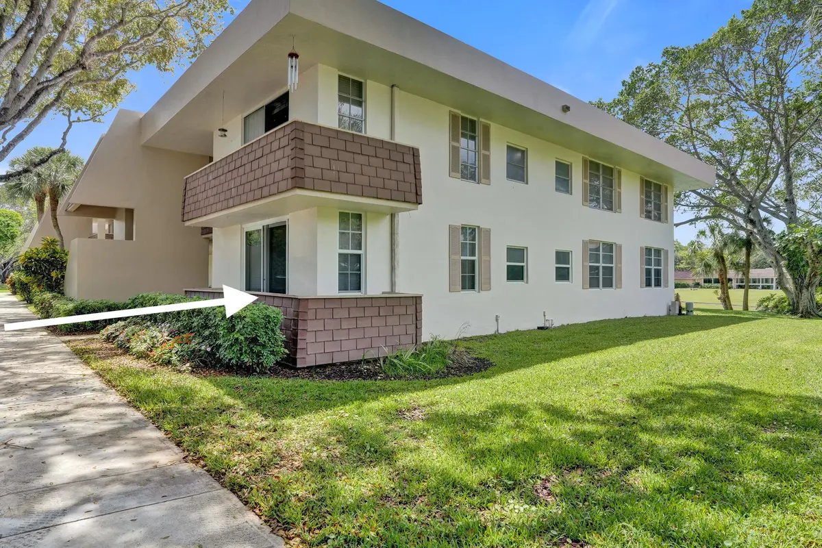 First Floor, corner unit at 3621 Oaks Clubhouse Drive 101, Pompano Beach