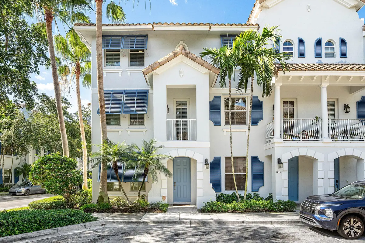Corner Townhouse at 1213 Via Fatini, Boynton Beach