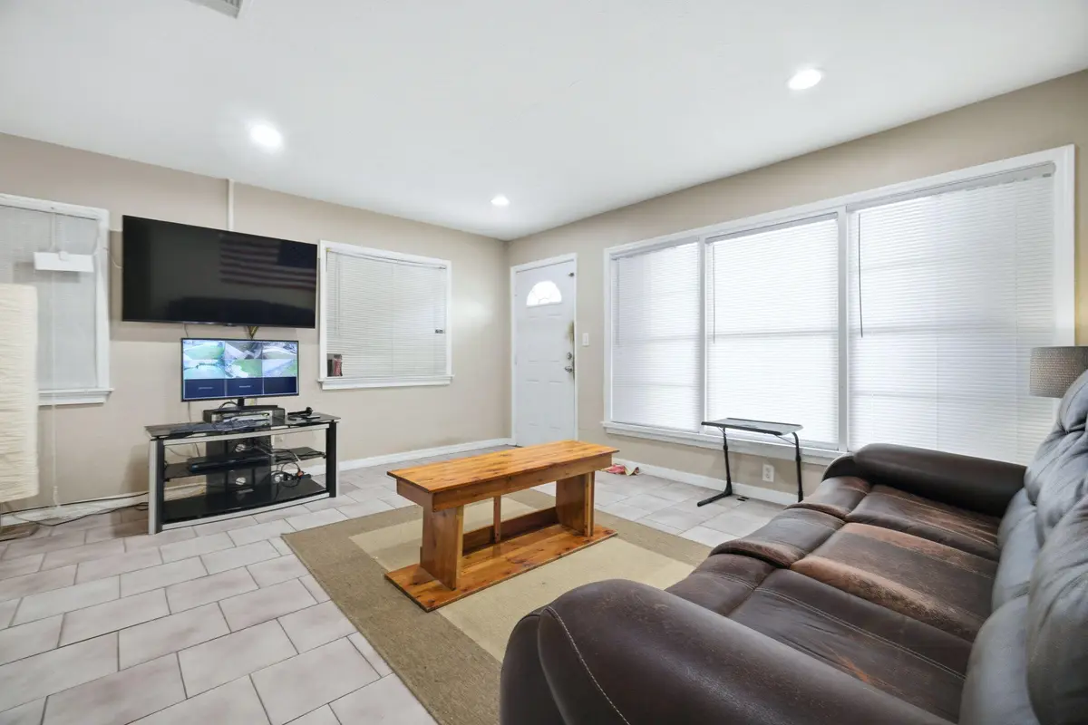 5-web-or-mls-IMG_6553 at 2120 Taylor Street, Hollywood