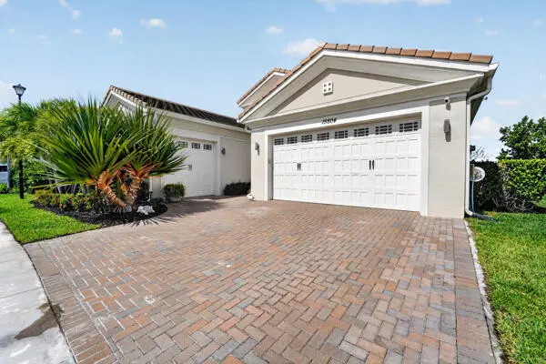 134225975770622328_134225975754120696_DS at 15804 Goldfinch Circle, Westlake