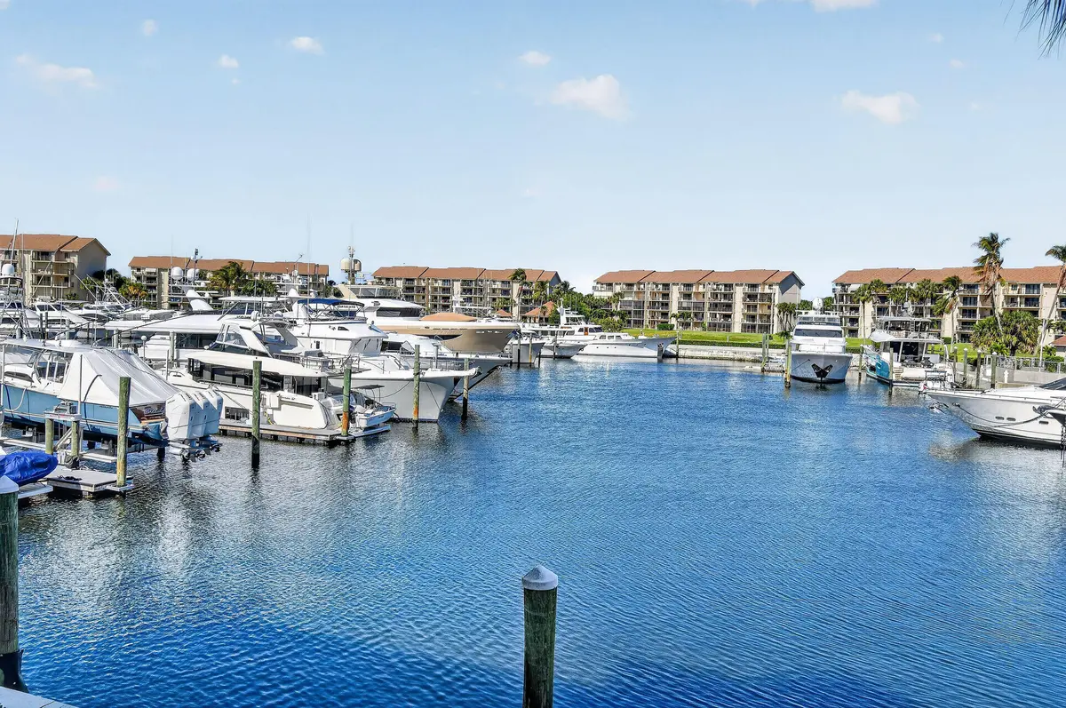 2401MarinaIsleWay#206(46) at 2401 Marina Isle Way #206, Jupiter