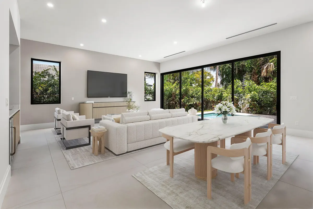 044-207 at 207 SE 5th Street, Delray Beach