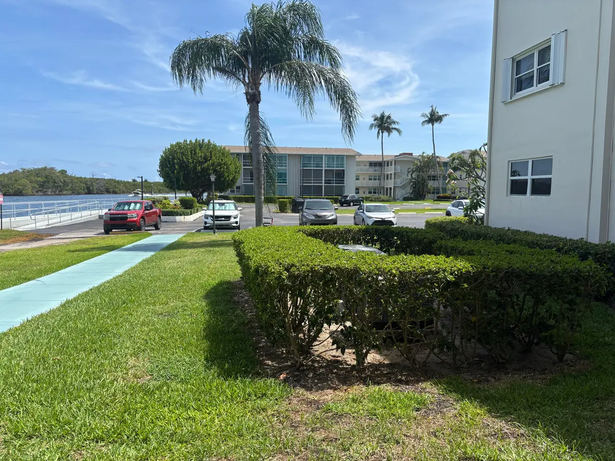 Front view at 170 Horizons 110, Boynton Beach