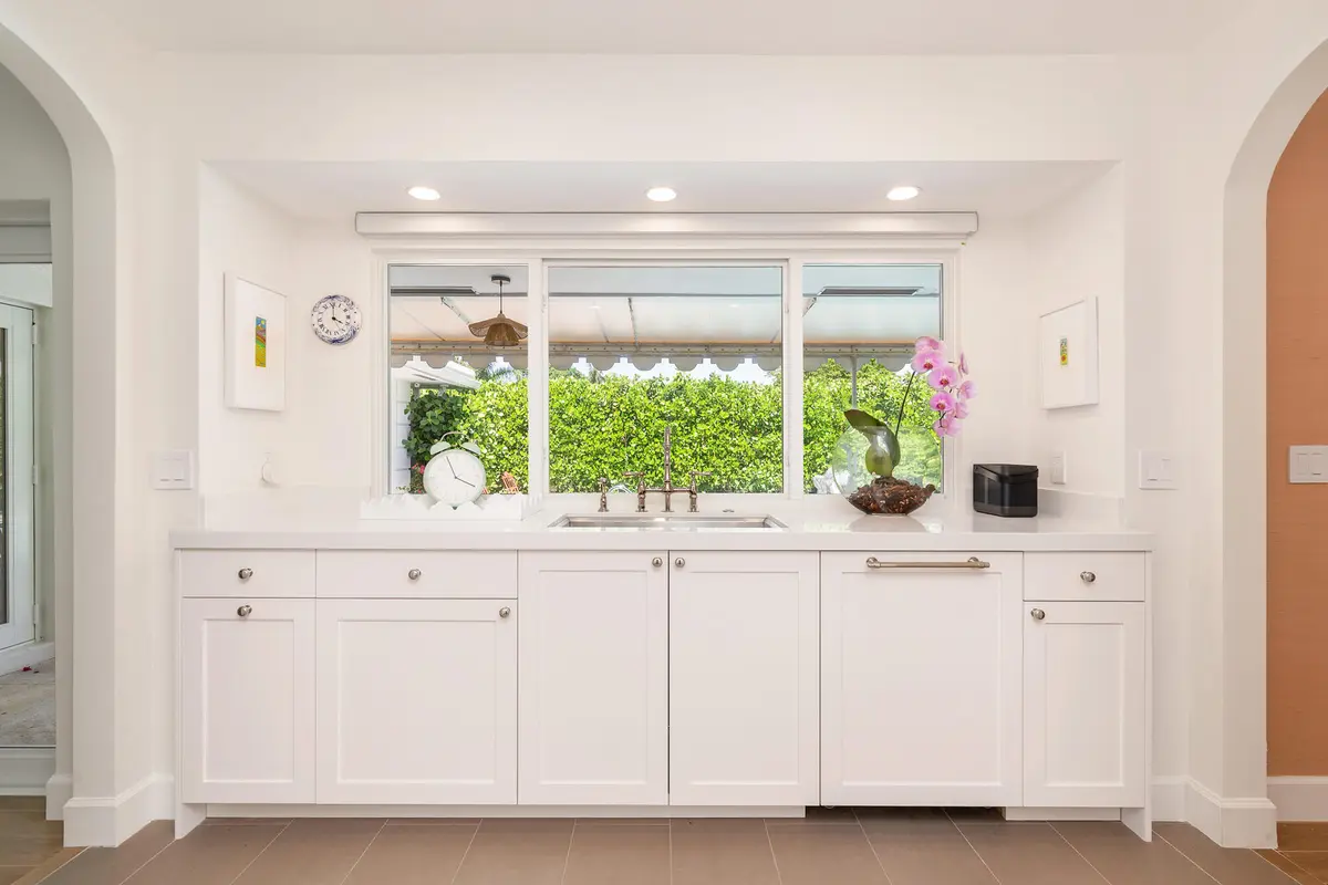 low-10 at 1465 N Lake Way, Palm Beach