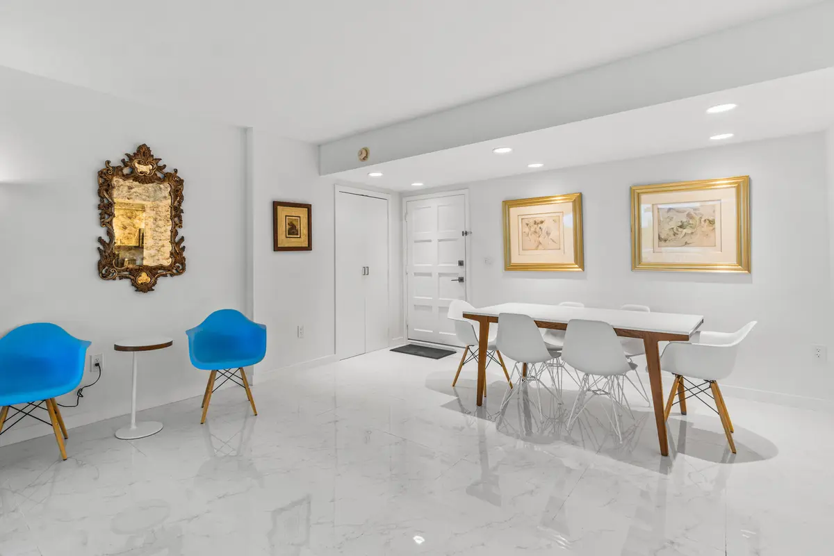 dining at 2780 S Ocean Boulevard 306, Palm Beach