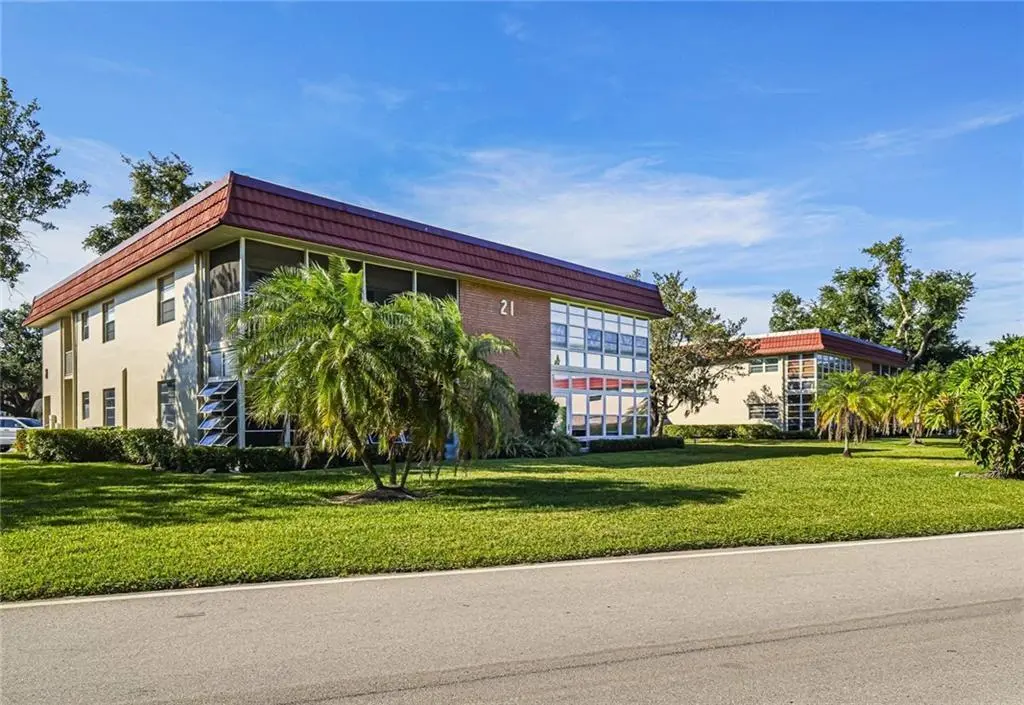 21 pine arbor 104 1 at 21 Pine Arbor Lane 104, Vero Beach