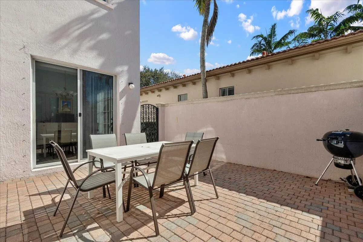 Private Patio at 82 Stoney Drive, Palm Beach Gardens