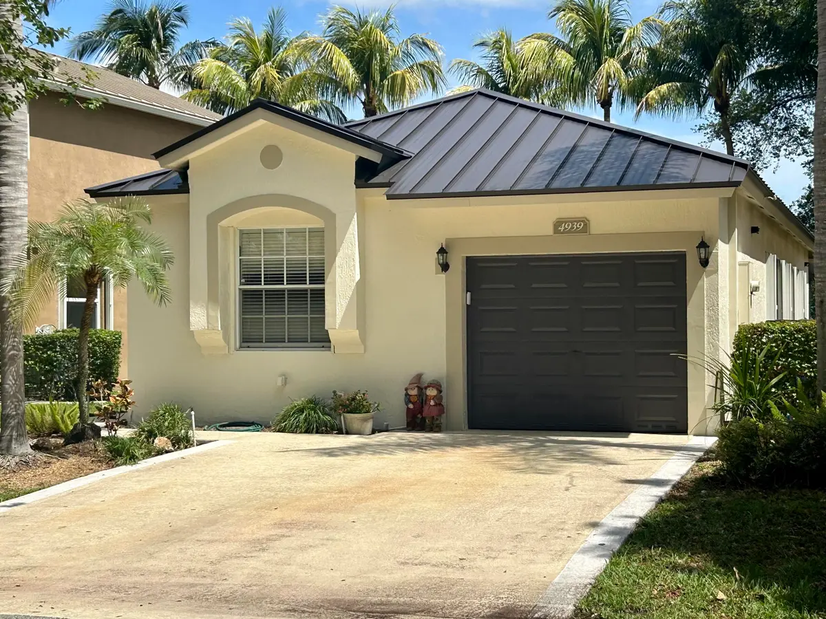 Front Garage at 4939 Pelican Street, Coconut Creek