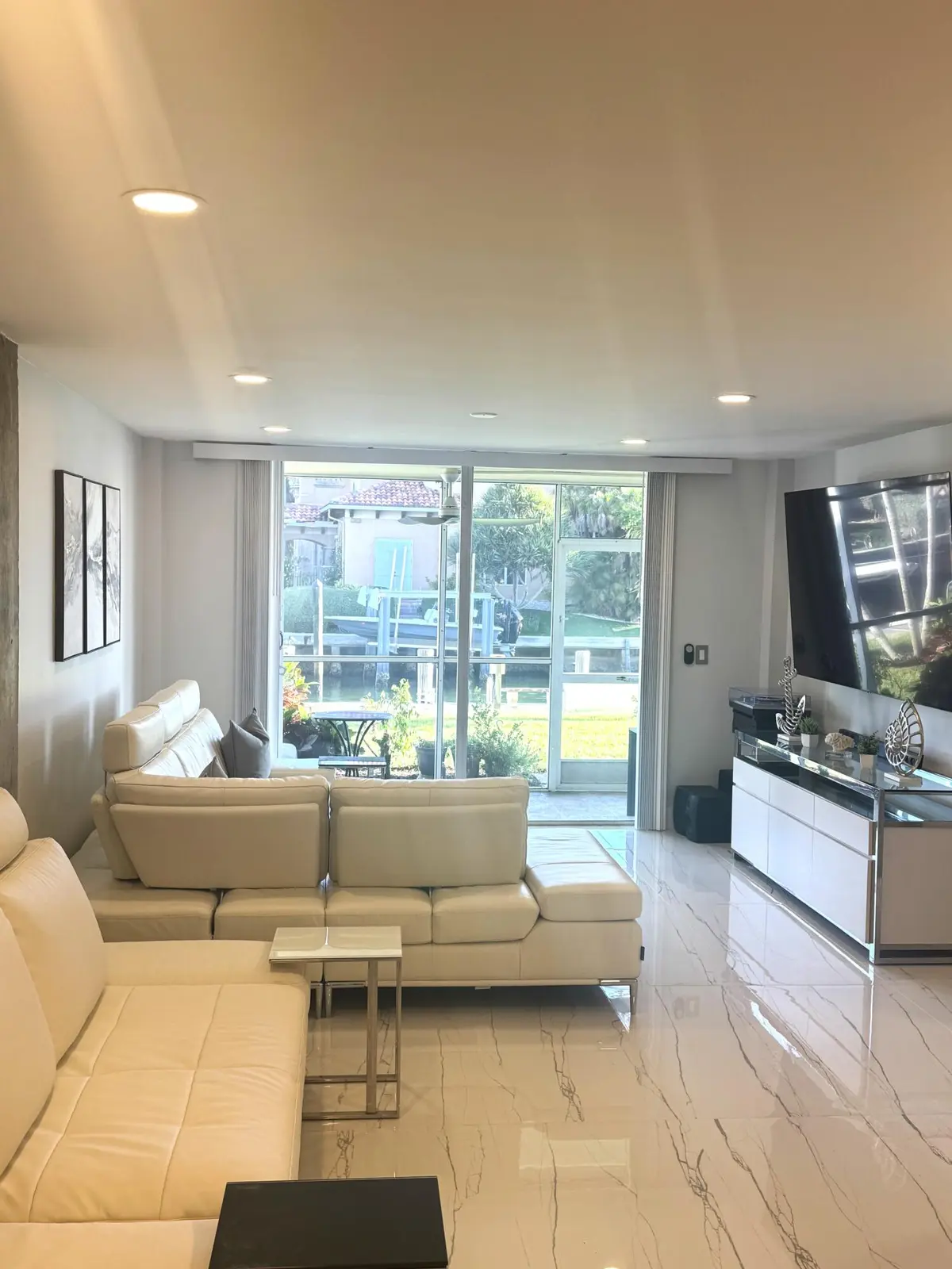Livingroom at 105 Paradise Harbour Boulevard 108, North Palm Beach