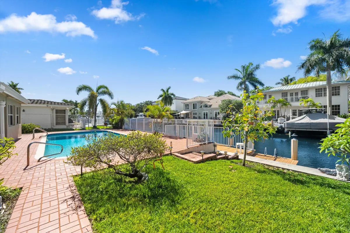 37-DSC_1387 at 330 SE 9th Court, Pompano Beach