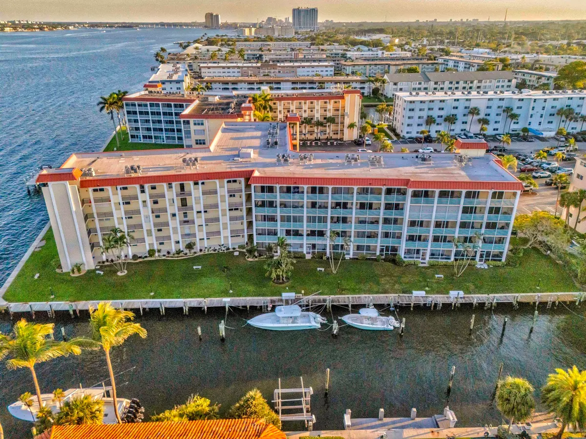 Paradise at 105 Paradise Harbour Boulevard 108, North Palm Beach