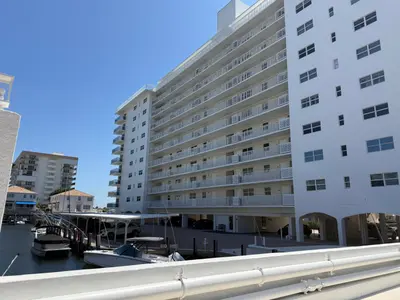 1160 Hillsboro Mile 304, Hillsboro Beach – sold