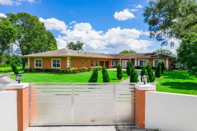 7600 NW 82nd Terrace, Parkland – Single Family Residence for rent