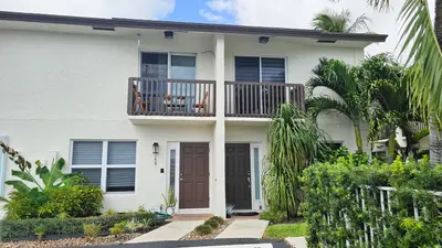 1917 NE 3rd Street 109, Deerfield Beach – Townhouse for rent