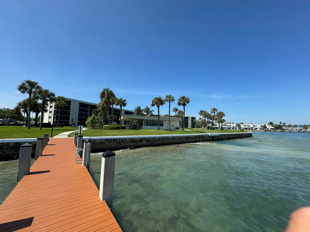 community dock at 200 Intracoastal Place 404, Jupiter
