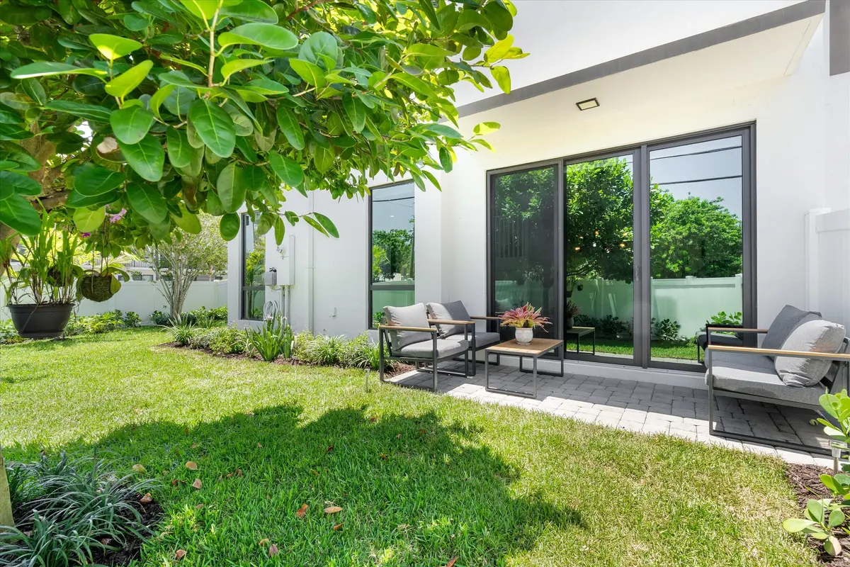 27-341 SW 16th Ct Ft. Lauderdale, FL-103 at 341 SW 16th Court, Fort Lauderdale
