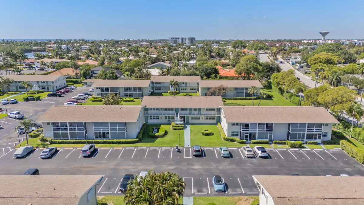 Front at 740 W Horizons W 203, Boynton Beach