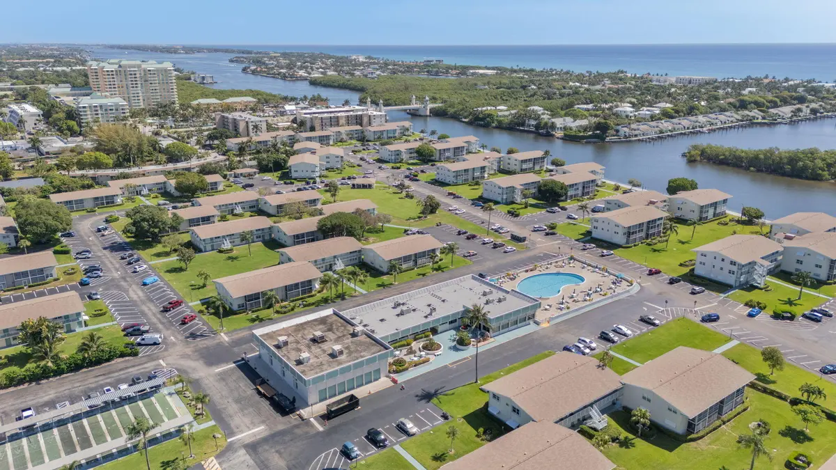 Aerial at 740 W Horizons W 203, Boynton Beach
