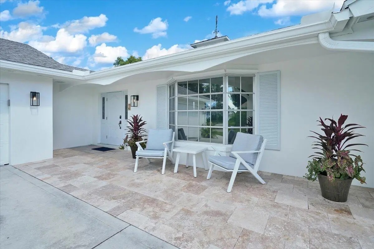 05-76 Fairview-5 at 76 W Fairview W, Tequesta