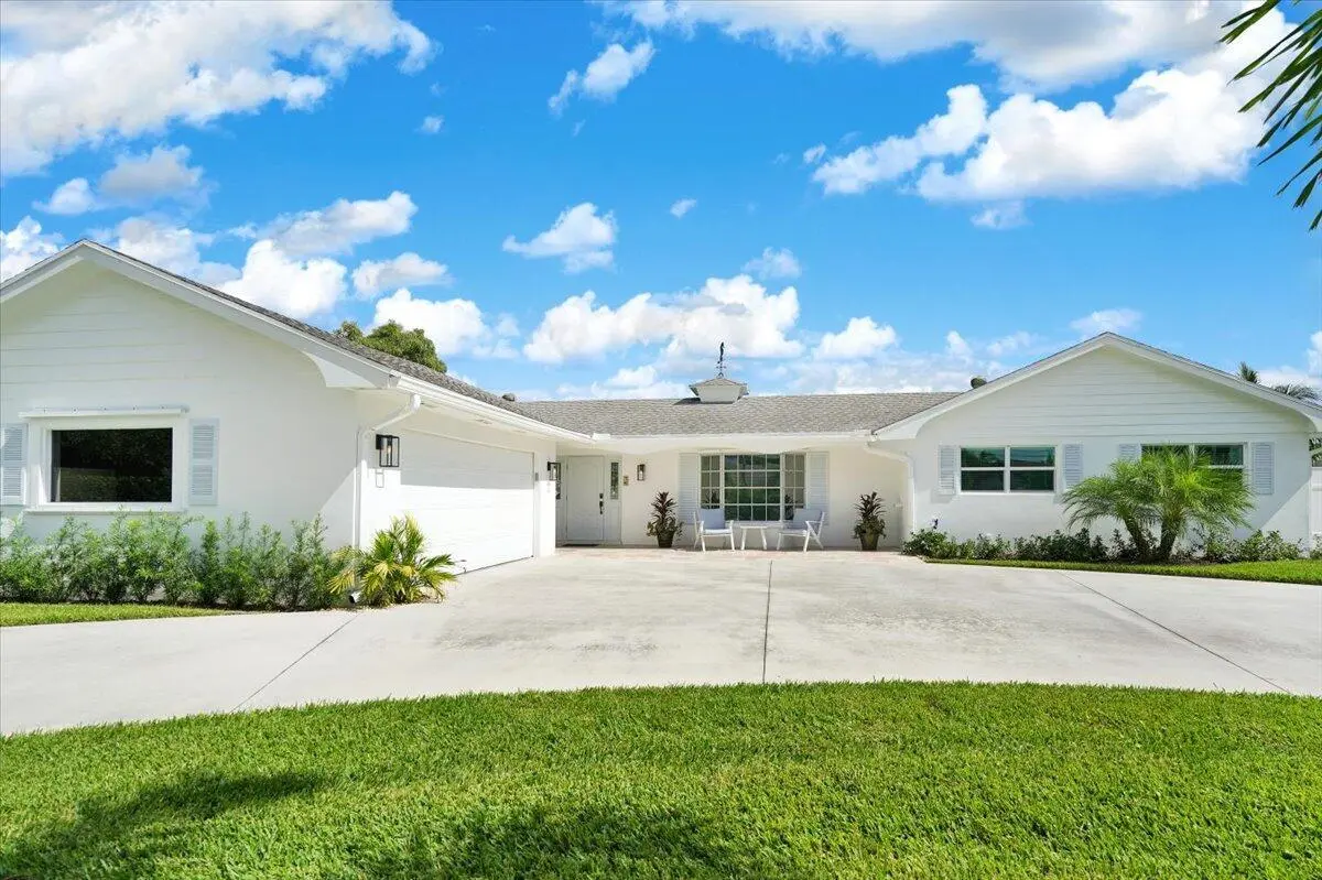 01-76 Fairview-1 at 76 W Fairview W, Tequesta