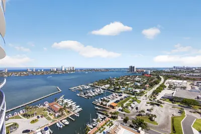 220 Lake Shore Drive 1907, West Palm Beach – Condominium for rent
