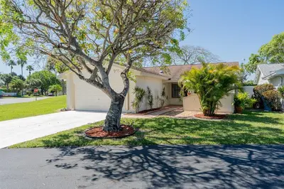 1 Afton Place, Boynton Beach – Single Family Residence for sale