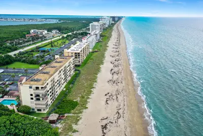 10310 S Ocean Drive 405, Jensen Beach – Condominium for sale